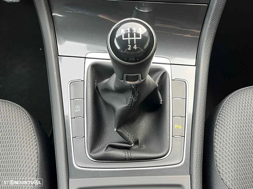 VW Golf 1.6 TDI Confortline - 17