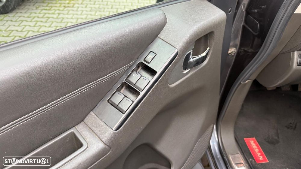 Nissan Navara 2.5 dCi CD LE Hi-Tech +P.Premium 4WD - 9