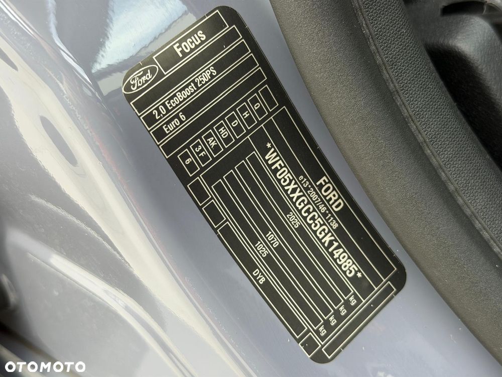 Ford Focus 2.0 EcoBoost ST - 35