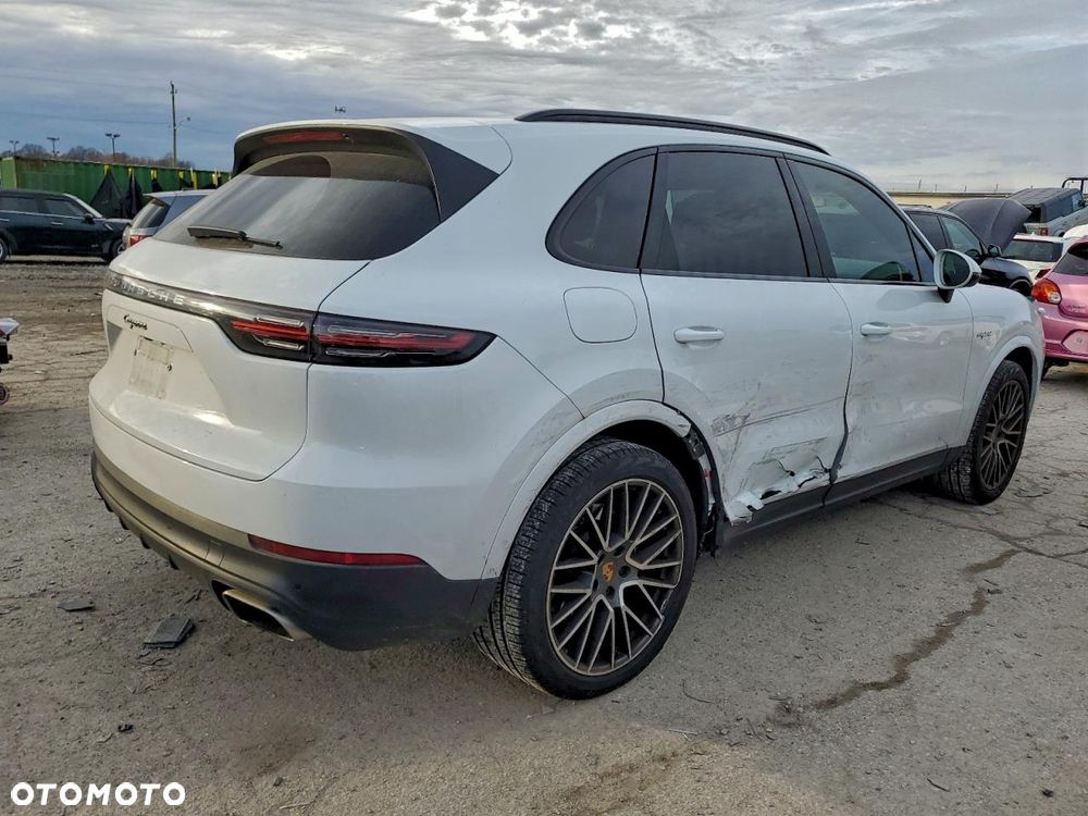Porsche Cayenne - 4
