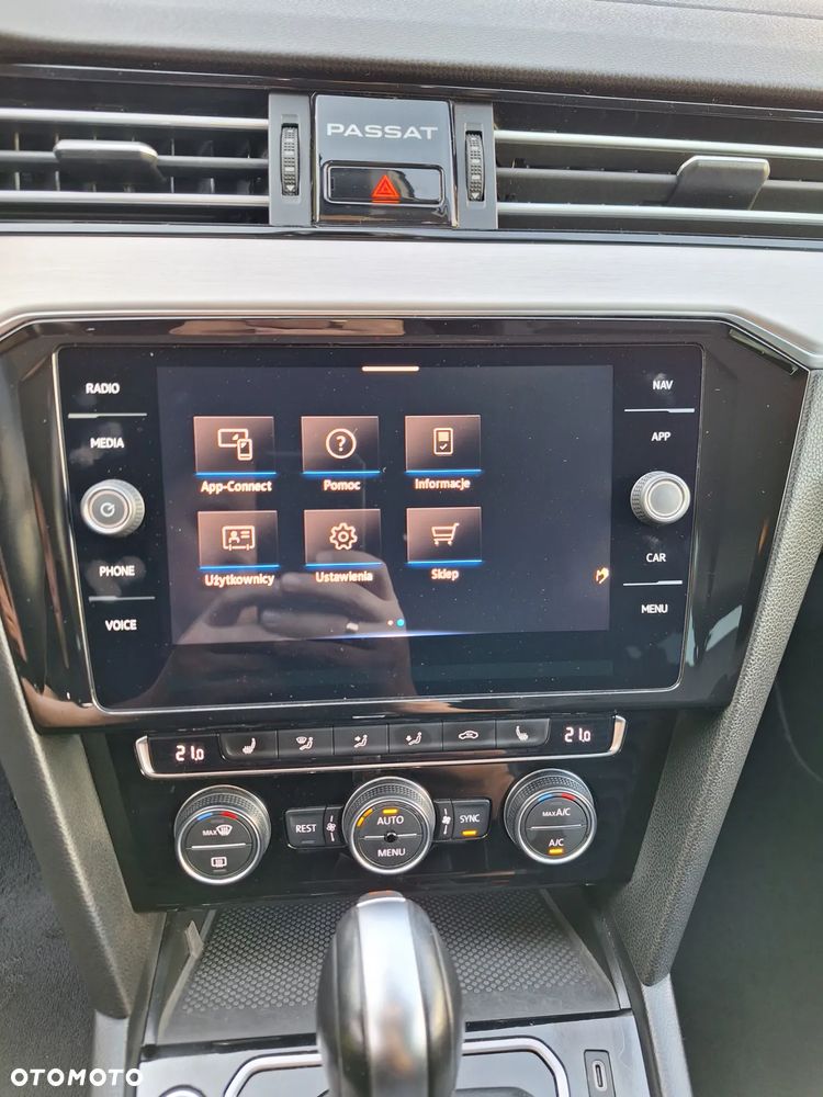 Volkswagen Passat 2.0 TDI SCR Elegance DSG - 20