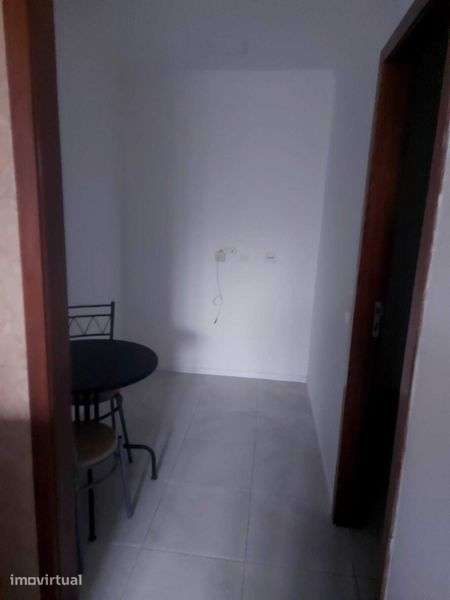 Casa térrea no Candal v.n.gaia - Grande imagem: 2/8