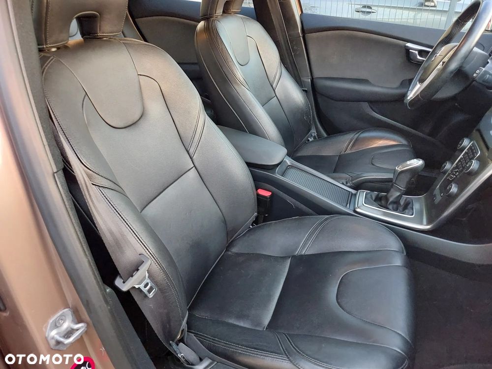 Volvo V40 Cross Country - 18