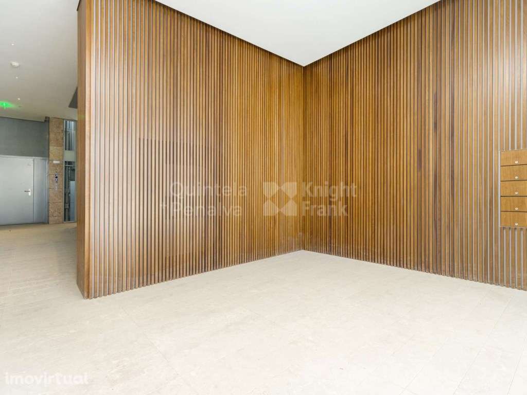 Apartamento T3 com varanda e estacionamento, Braço de Prata - Grande imagem: 2/23