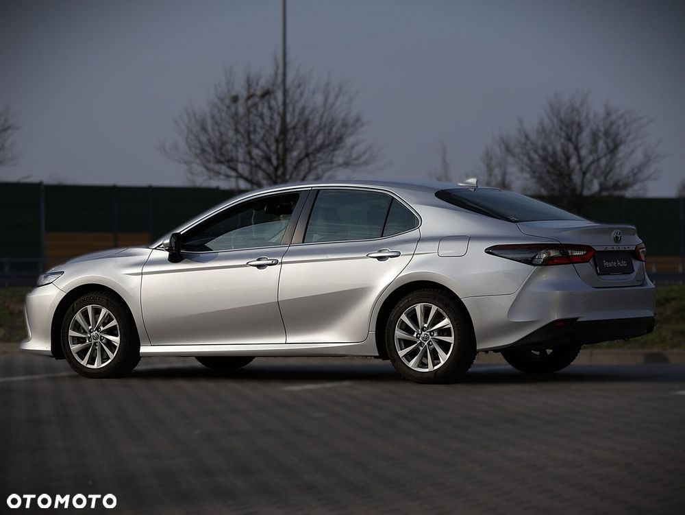 Toyota Camry 2.5 Hybrid Comfort CVT - 24
