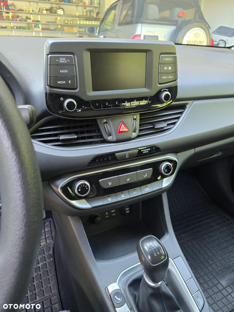 Hyundai i30 1.6 D Classic + - 8