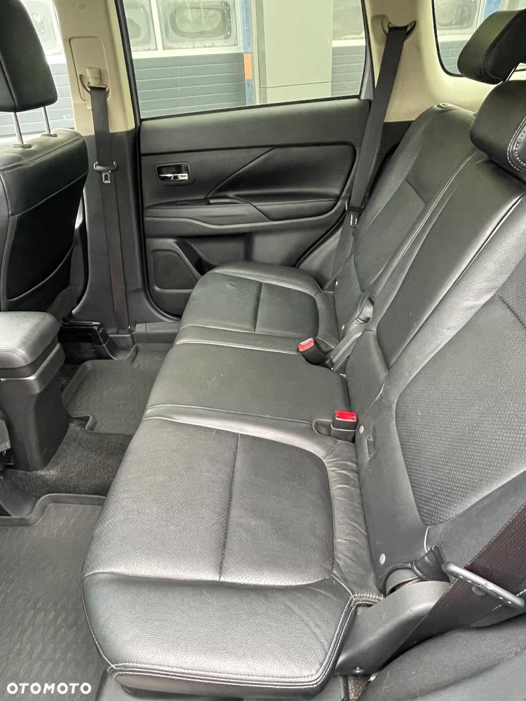 Mitsubishi Outlander 2.4 Instyle CVT - 14