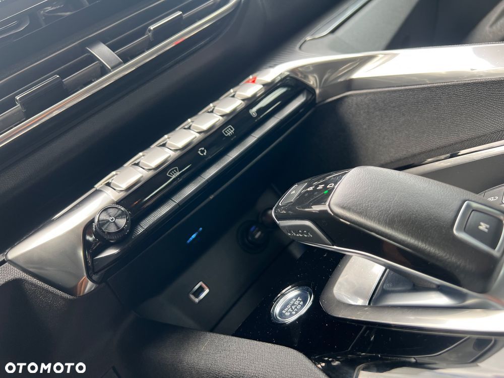 Peugeot 3008 1.5 BlueHDi Active Pack S&S EAT8 - 16