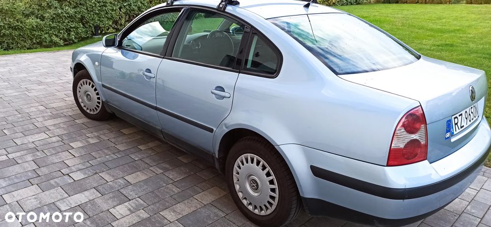 Volkswagen Passat 1.9 TDI Comfortline - 4