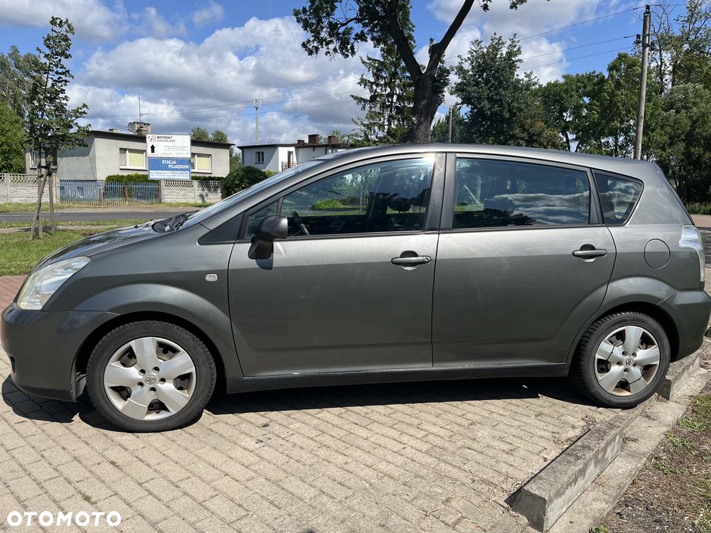 Toyota Corolla Verso 2.2 D-4D Prestige 7os - 8