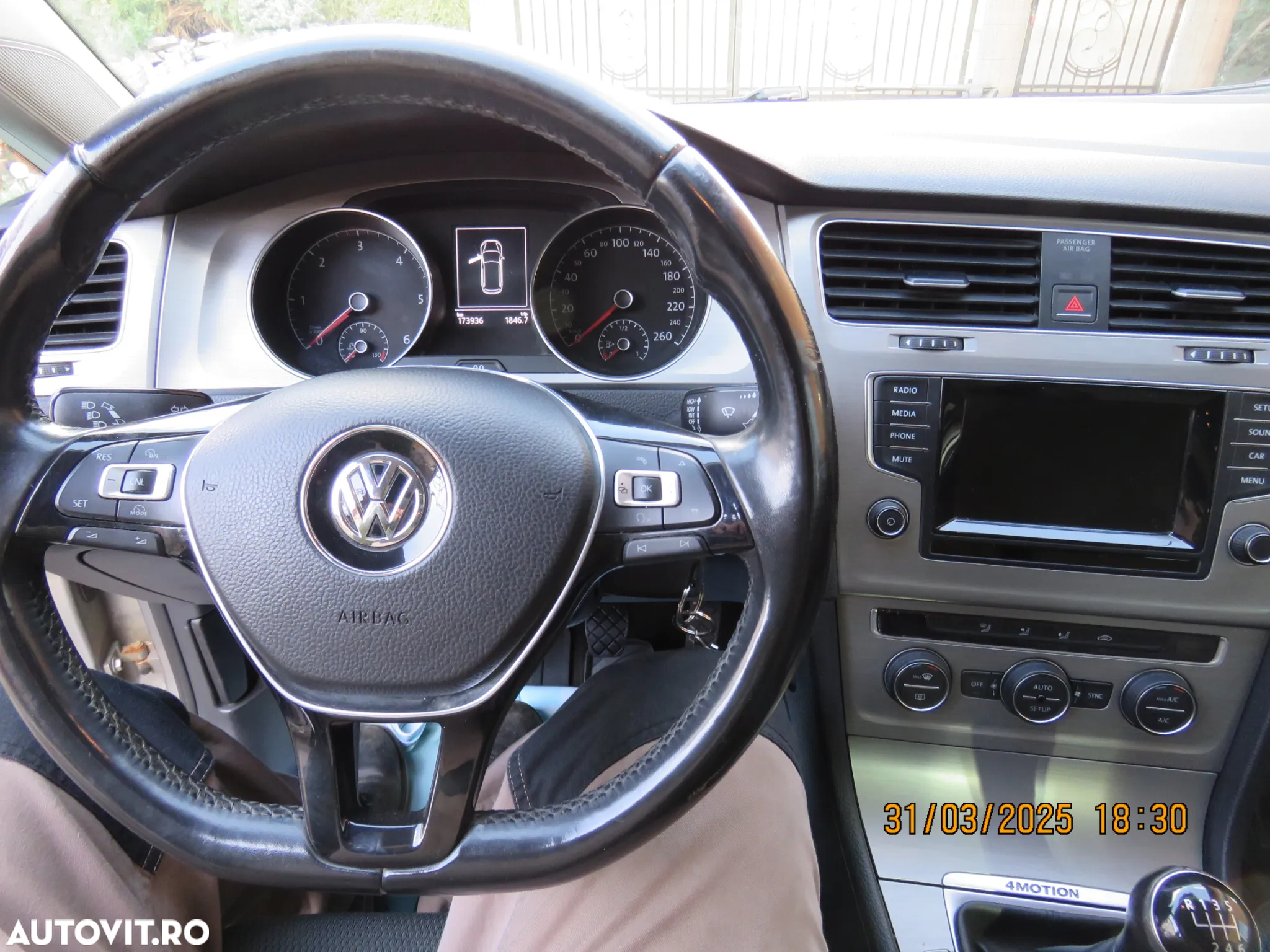 Volkswagen Golf 1.6 TDI 4Motion BlueMotion Technology Comfortline - 10