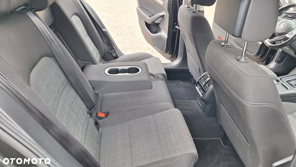 Volkswagen Passat 1.6 TDI SCR DSG Comfortline - 23