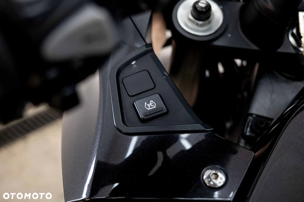 Honda VFR - 25
