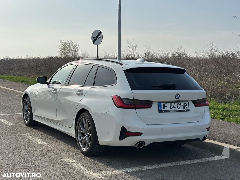 BMW Seria 3 330e Aut. Sport Line - 1