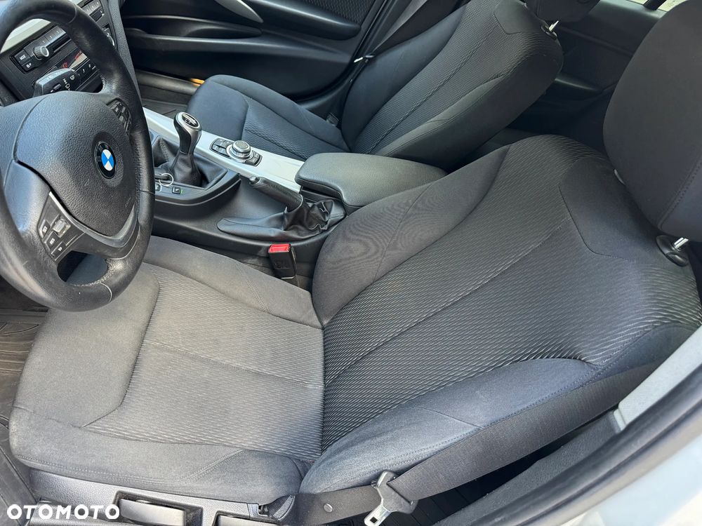 BMW Seria 3 318d DPF Edition Sport - 20