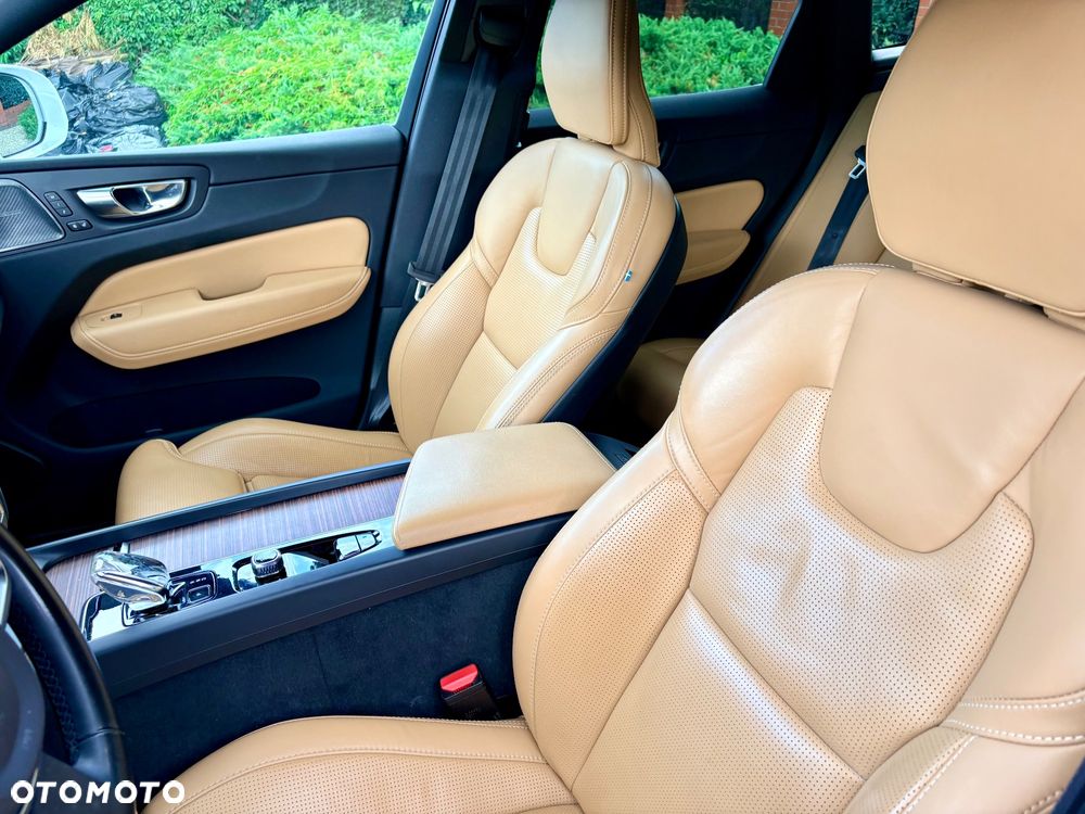 Volvo XC 60 B4 D AWD Plus Bright - 18
