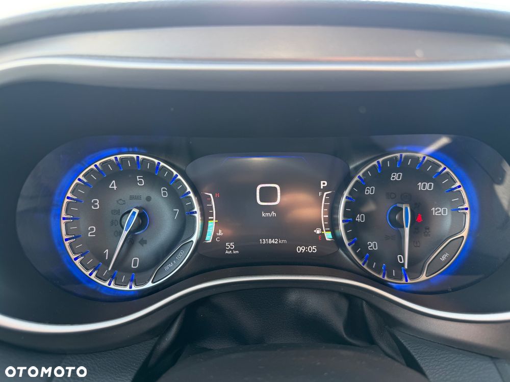 Chrysler Pacifica - 27