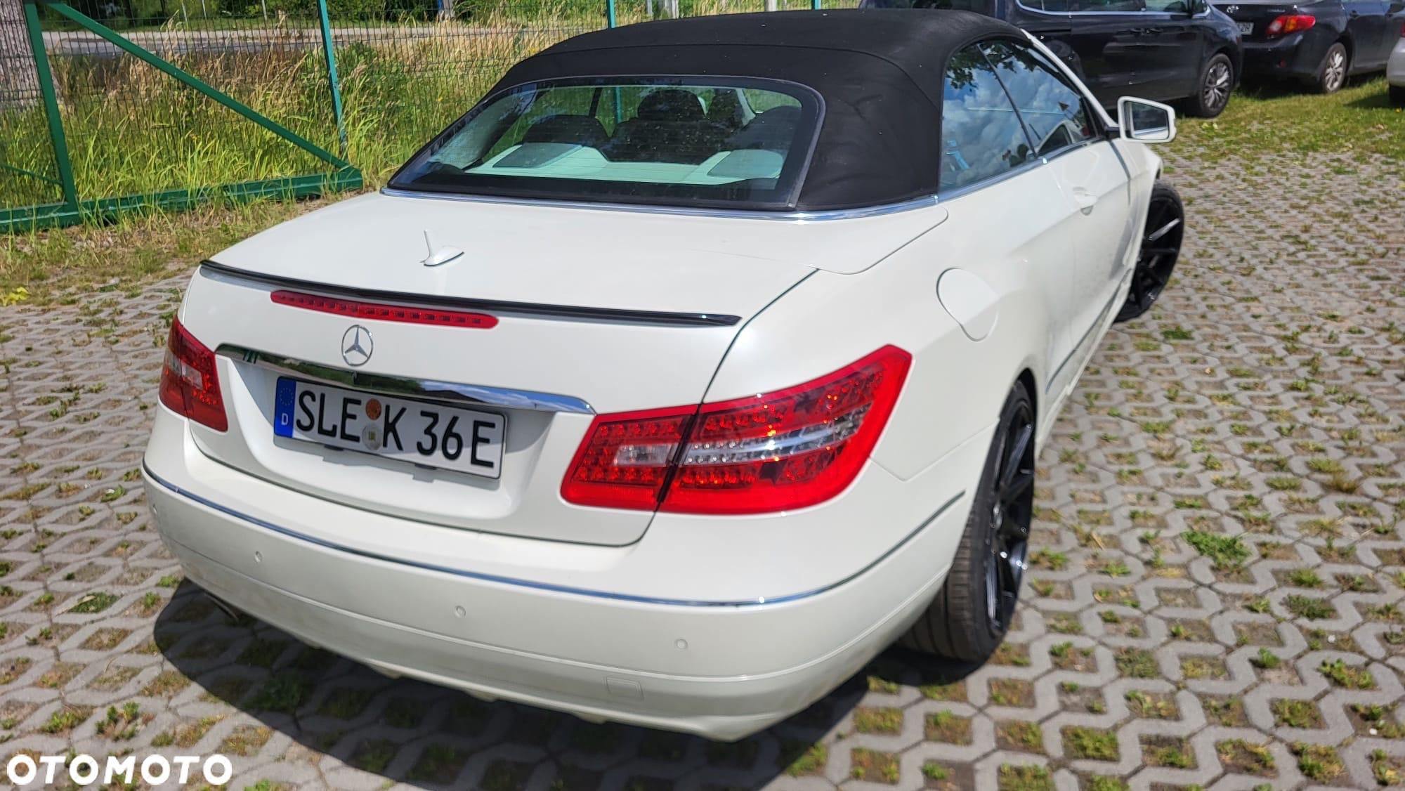 Mercedes-Benz Klasa E 250 CGI Cabrio BlueEFFICIENCY Automatik Avantgarde - 16