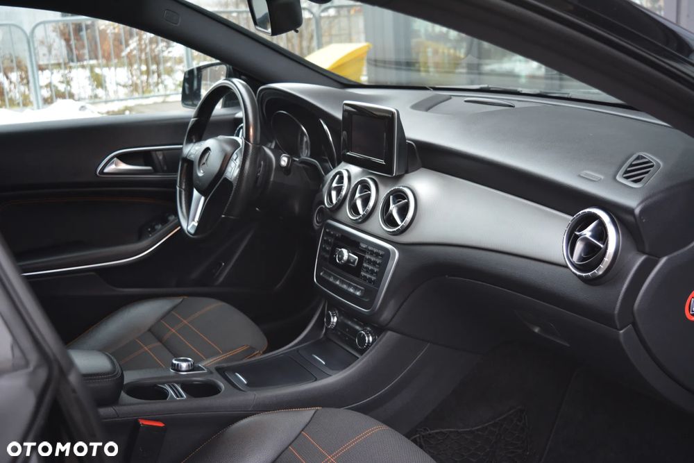 Mercedes-Benz CLA 180 7G-DCT StreetStyle - 9