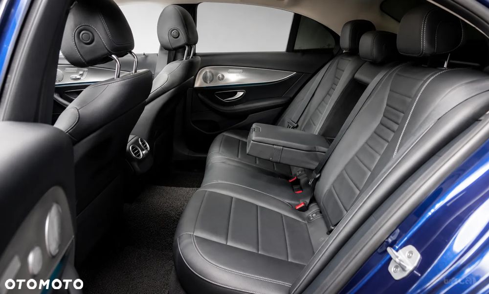 Mercedes-Benz Klasa E 300 9G-TRONIC AMG Line - 12