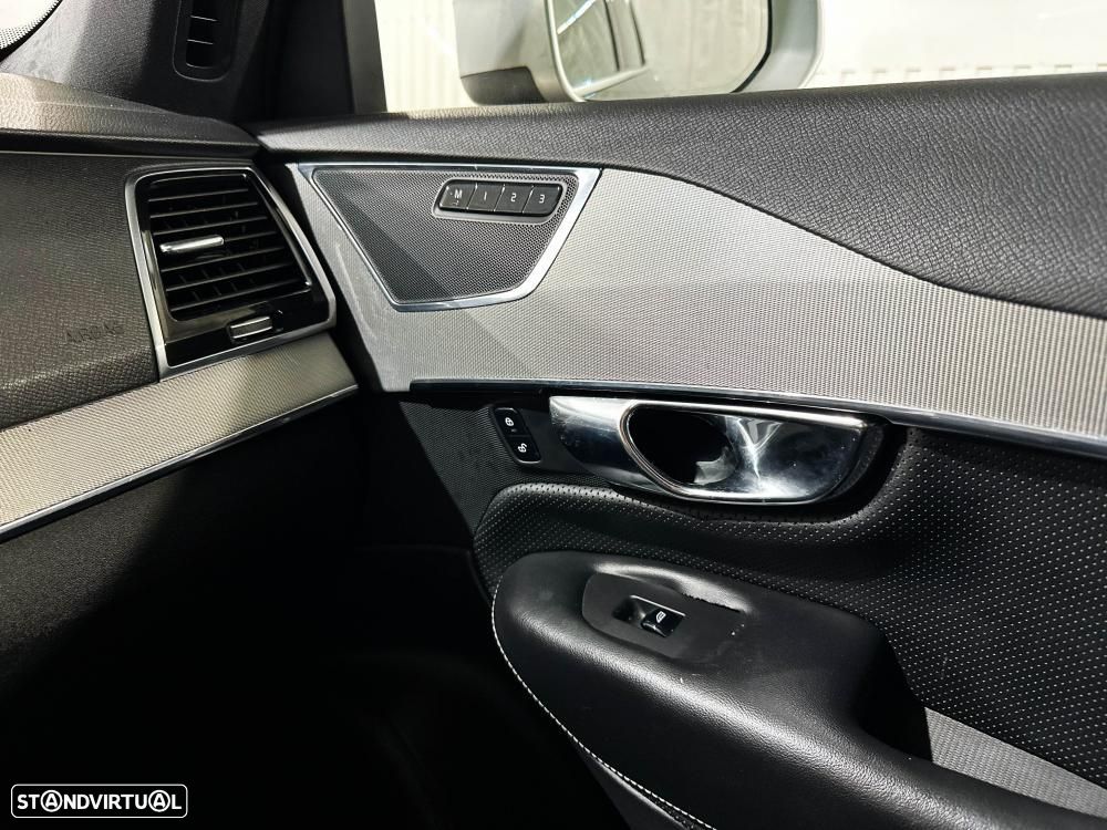 Volvo XC 90 2.0 D4 R-Design - 31