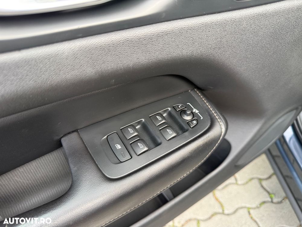 Volvo XC 60 D5 AWD Geartronic Inscription - 23