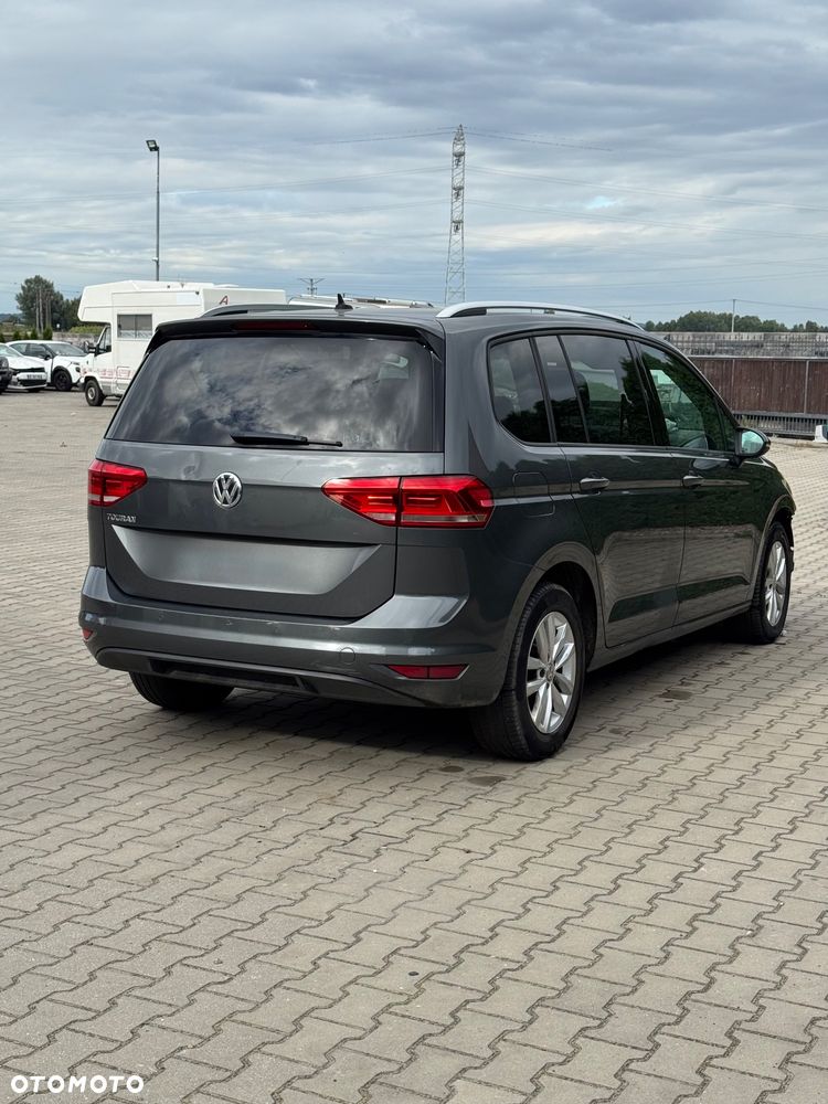 Volkswagen Touran - 9
