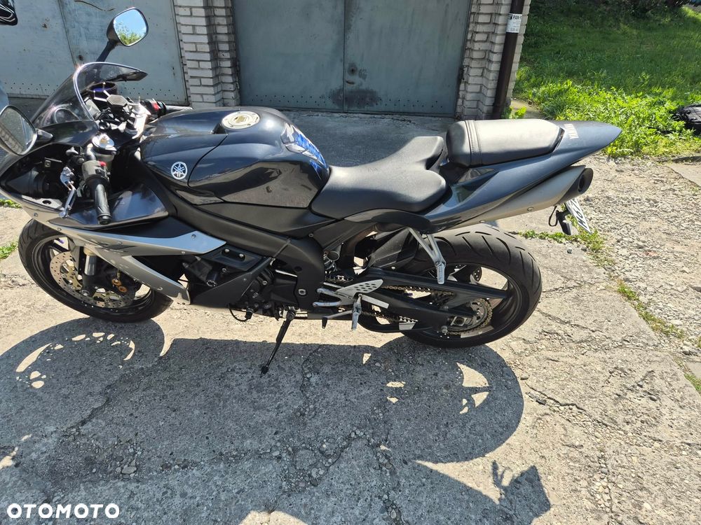 Yamaha R1 - 8