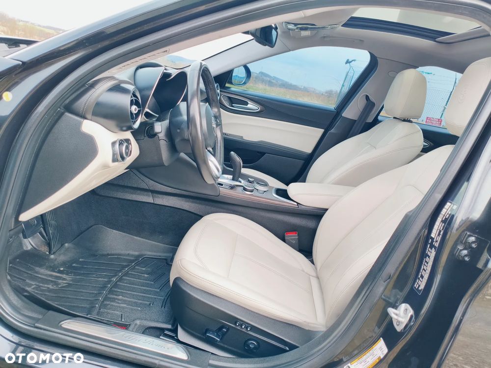 Alfa Romeo Giulia 2.0 Turbo TI Q4 - 10