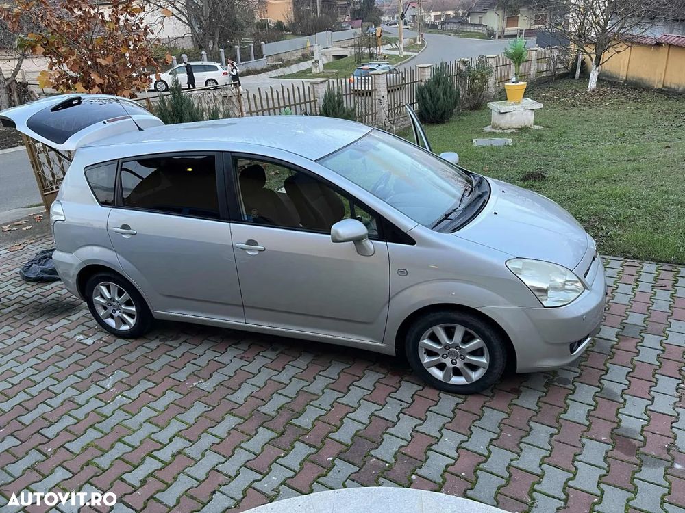 Toyota Corolla Verso 2.2 D-4D Sol Plus - 3