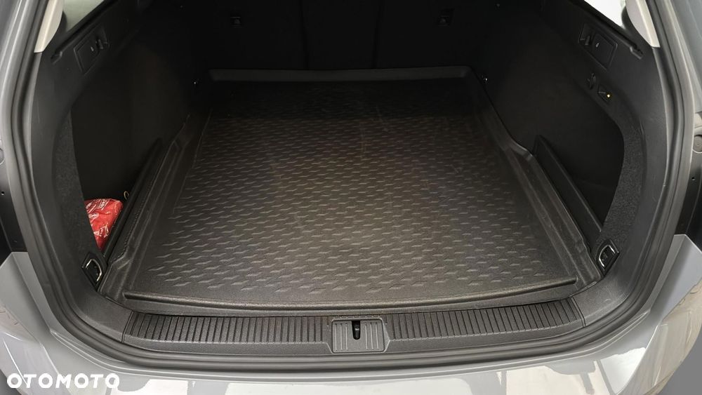 Volkswagen Passat - 12