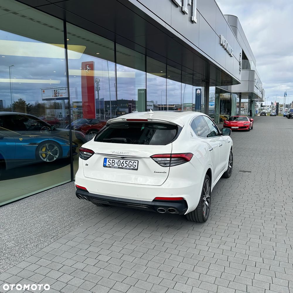 Maserati Levante Q4 Executive - 8