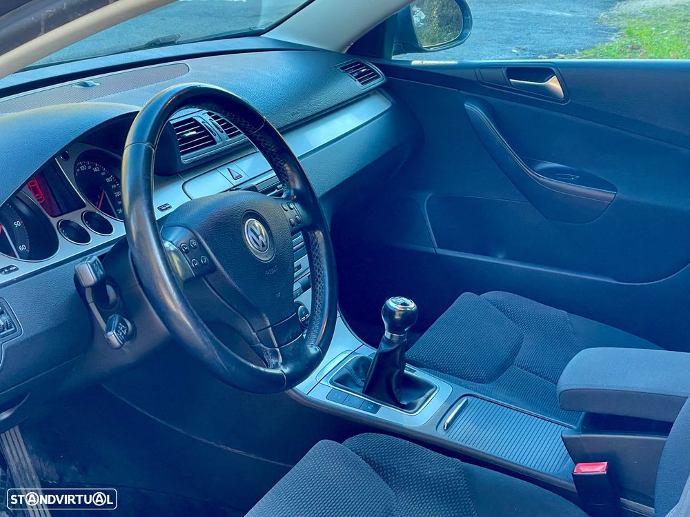 VW Passat 2.0 TDI Confortline - 8