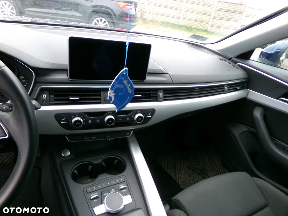 Audi A4 Limousine - 12