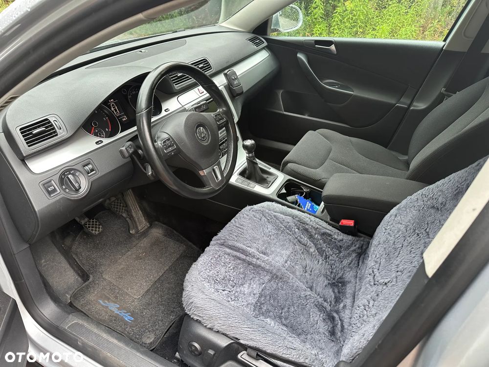 Volkswagen Passat 2.0 TDI DPF BlueMotion Technology Comfortline - 14