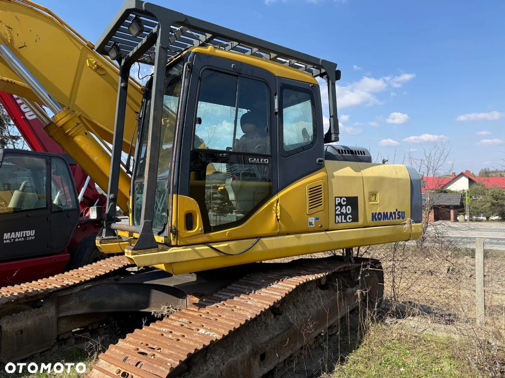 Komatsu PC240 - 5