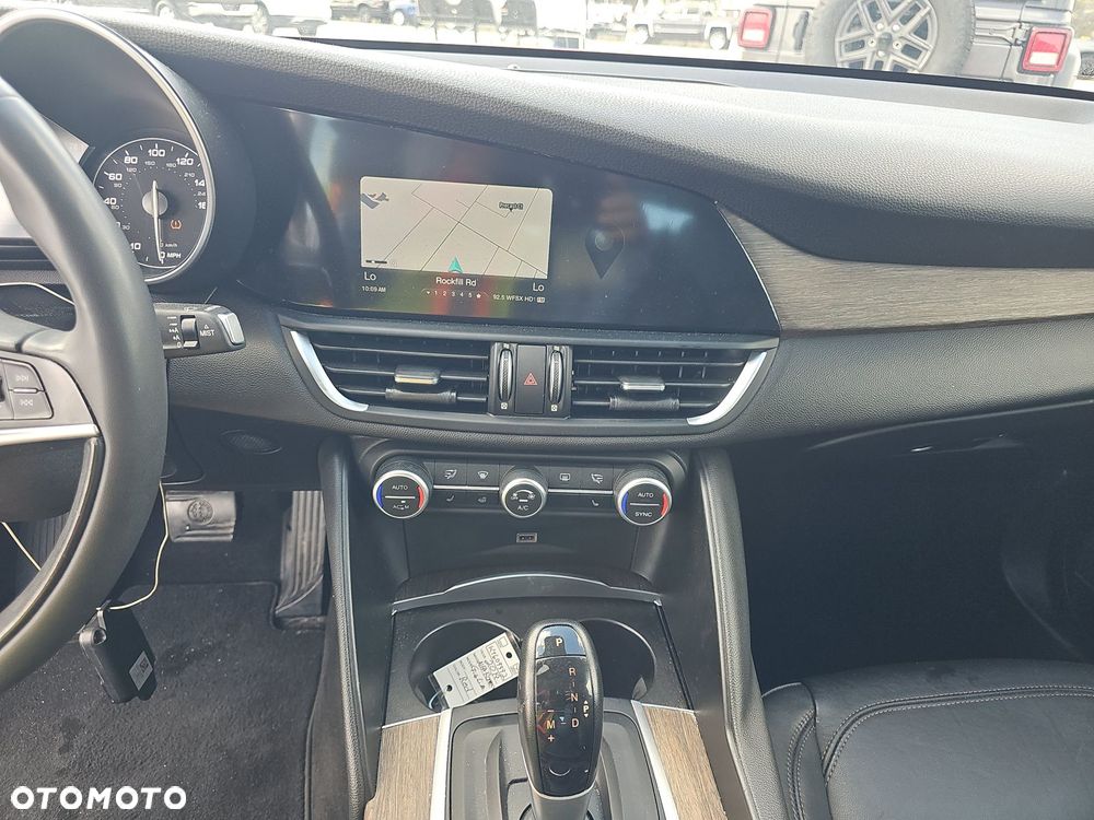 Alfa Romeo Giulia 2.0 Turbo TI Q4 - 9
