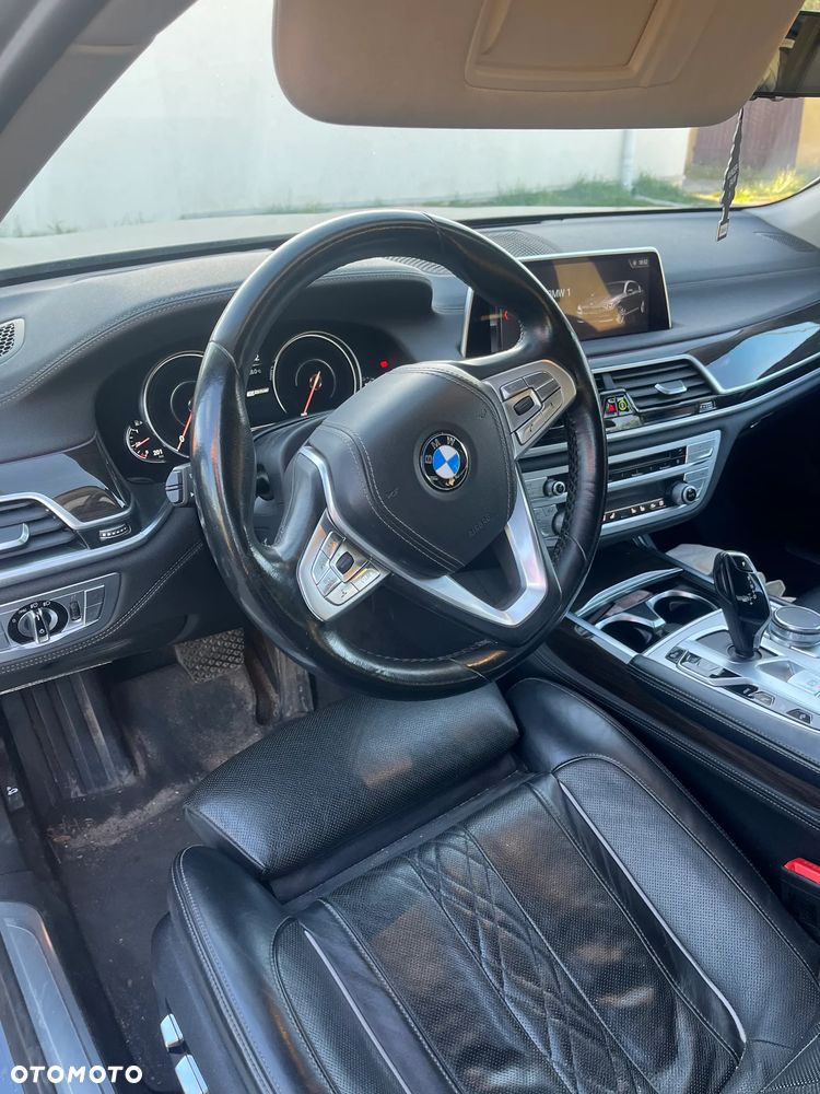 BMW Seria 7 740e iPerformance - 3