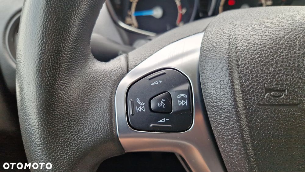 Ford Tourneo Courier 1.0 EcoBoost Titanium - 22