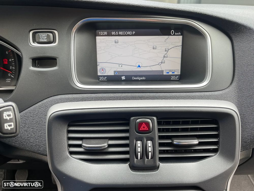 Volvo V40 Cross Country D2 Momentum - 27