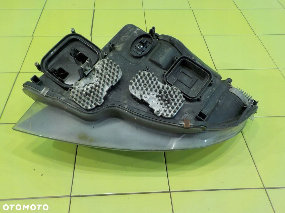 BMW 3 E92 LIFT 2.0 D 10r 2D COUPE XENON lampa prawa przod 7239930-06 - 3