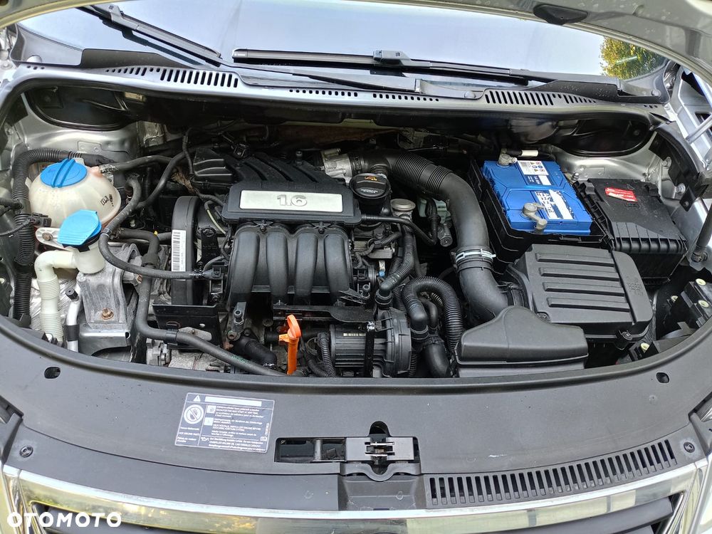Volkswagen Touran - 12