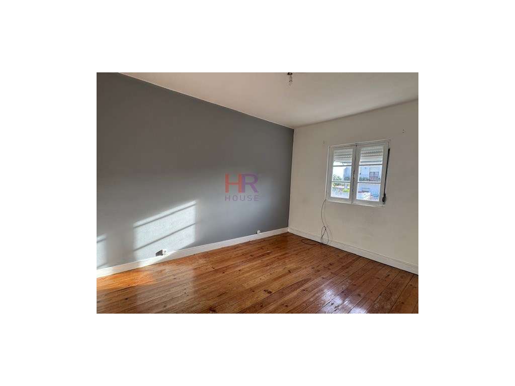 Arrenda-se moradia em banda. - Grande imagem: 2/16