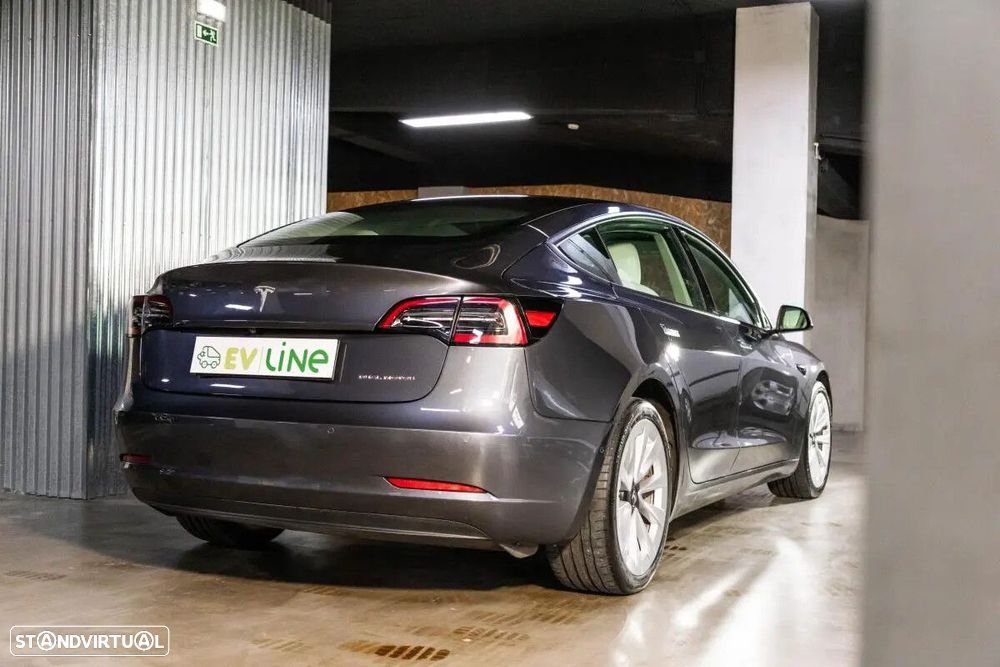 Tesla Model 3 - 11