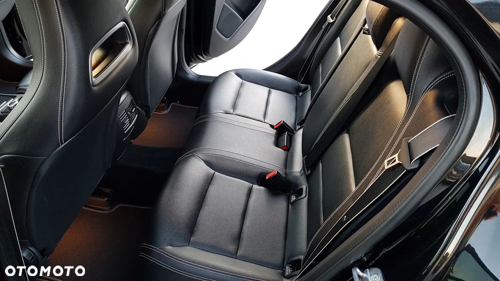 Mercedes-Benz GLA 180 7G-DCT AMG Line - 22