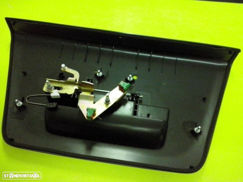 Manete da tampa mala Nissan Navara D40 (Nova) - 2