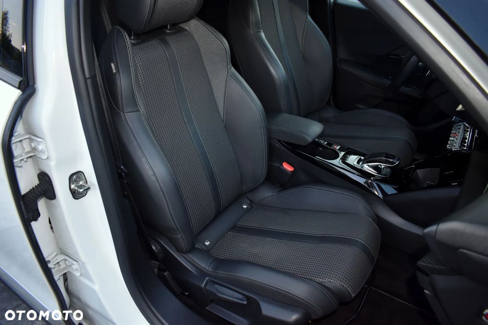 Peugeot 2008 PureTech 130 EAT8 GT Pack - 36