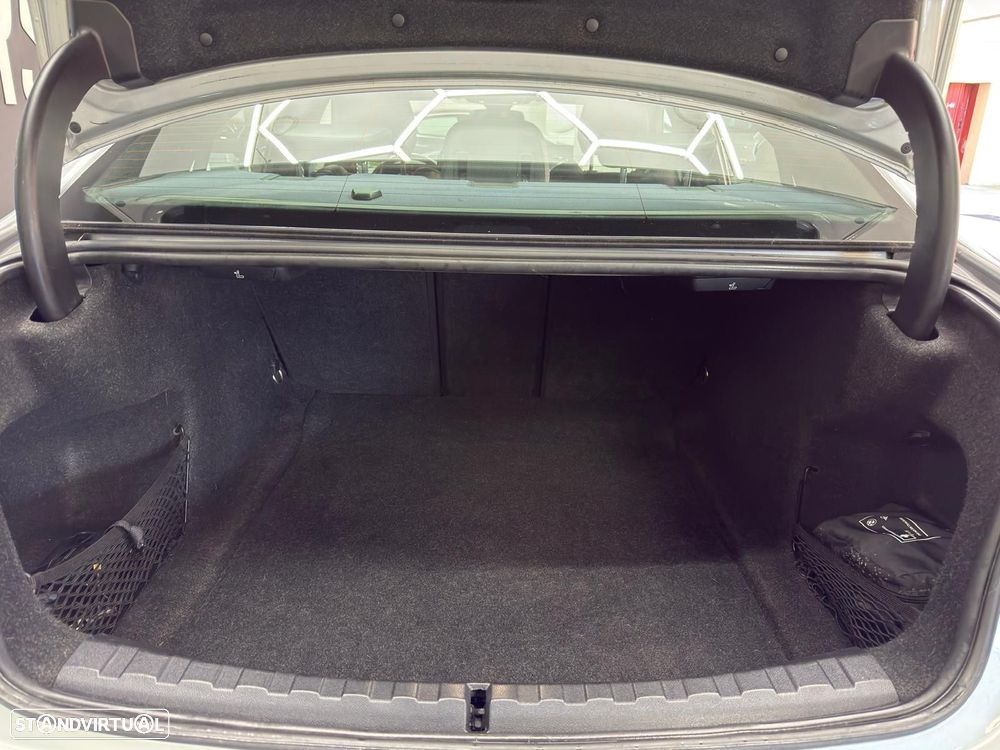 BMW 318 d Line Sport Auto - 11