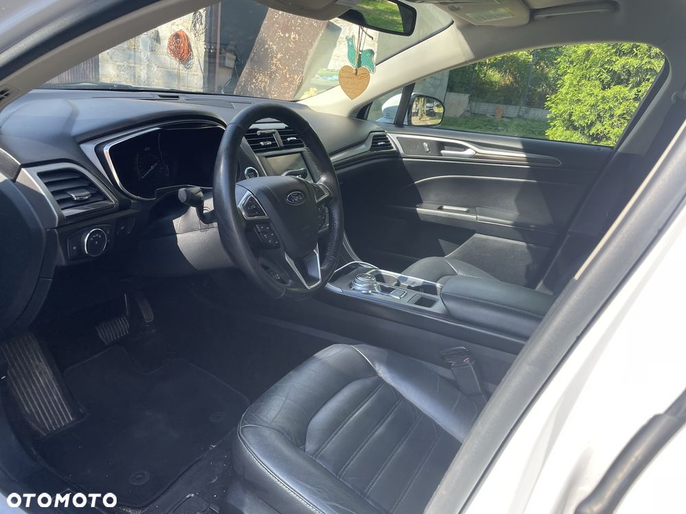 Ford Fusion - 7