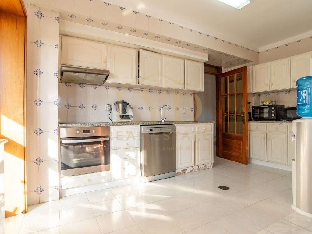 Apartamento T3 com Elevador e Varanda junto ao Estádio | Santa Mari... - Grande imagem: 5/19